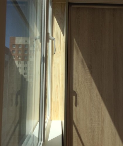 Остекление, отделка лоджии бессучковой вагонкой