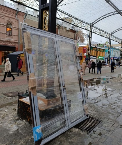 Остекление входной группы магазина