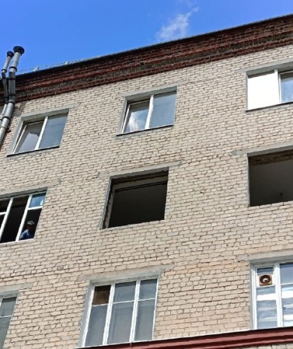 Установка трех окон в кирпичном доме