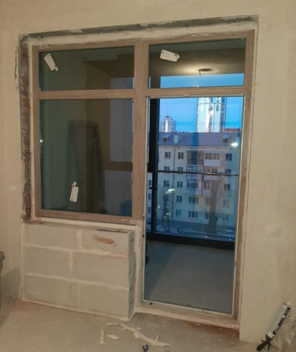 Балконный блок с ламинацией (антрацит и дуб)