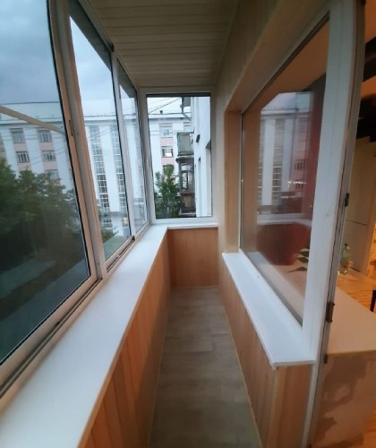 Легкий алюминиевый балкон. Раздвижная конструкция