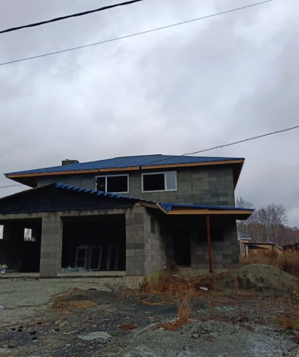 Остекление окон и дверей в коттедже семикамерным профилем