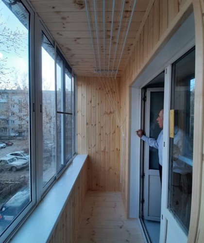 Установка балкона (раздвижная конструкция), обшивка вагонкой