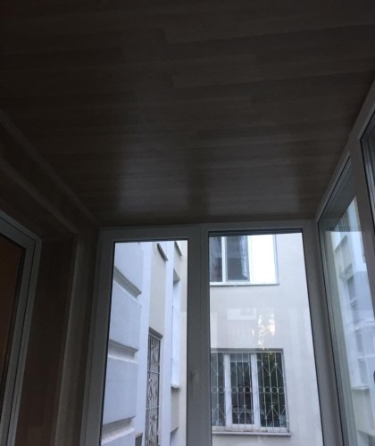 Остекление балкона теплыми конструкциями, отделка