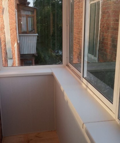 Установка балкона с крышей и выносом