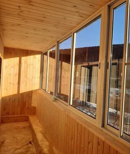 Остекление шестиметровой лоджии с отделкой