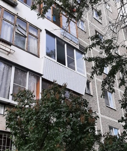 Холодное остекление балкона с выносом