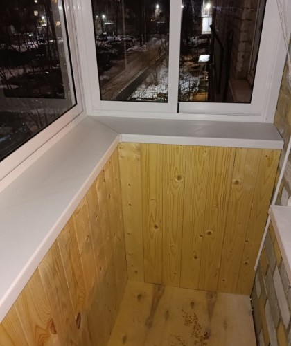 Остекление балкона на втором этаже раздвижными конструкциями