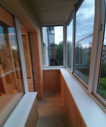 Легкий алюминиевый балкон. Раздвижная конструкция