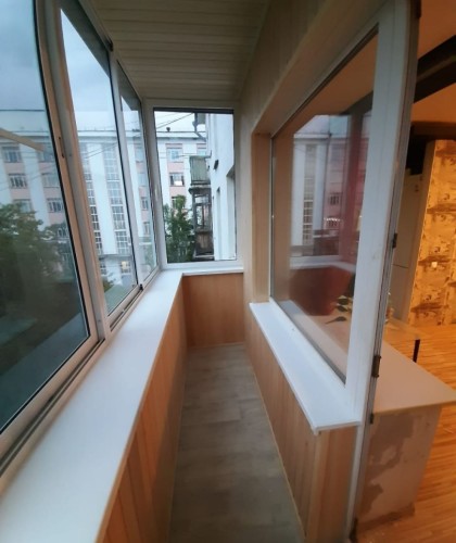 Легкий алюминиевый балкон. Раздвижная конструкция