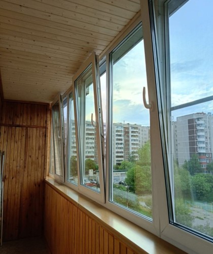 Установка окон Veka и отделка лоджии