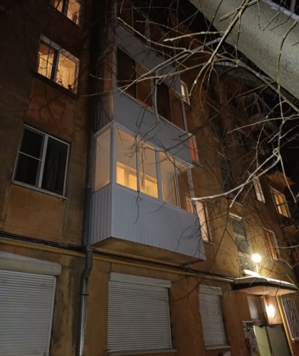 Холодное остекление и отделка балкона