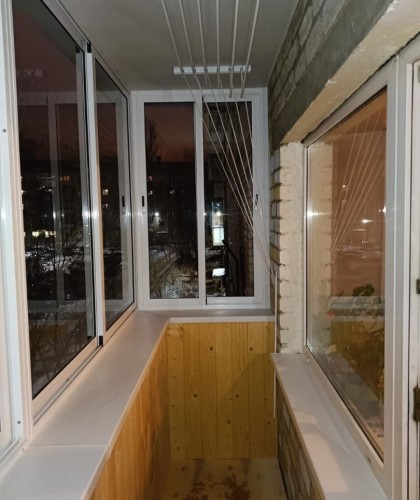 Остекление балкона на втором этаже раздвижными конструкциями