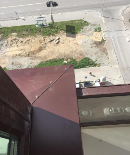 Остекление Г-образного балкона с ламинацией профиля