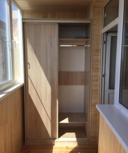 Остекление, отделка лоджии бессучковой вагонкой