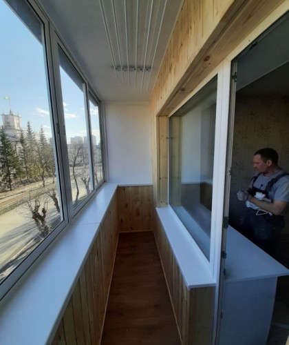 Установка балконного блока и балкона с выносом