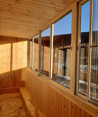 Остекление шестиметровой лоджии с отделкой