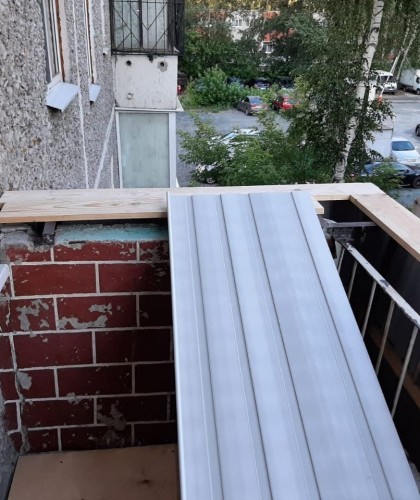 Холодное остекление балкона с выносом