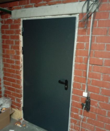 Монтаж сейф-двери