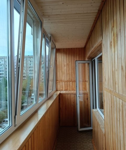 Установка окон Veka и отделка лоджии