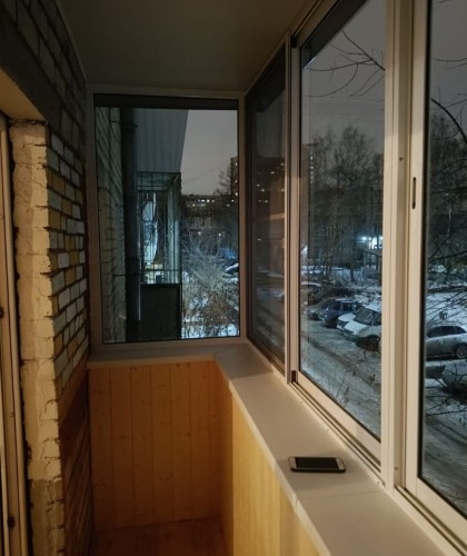 Остекление балкона на втором этаже раздвижными конструкциями