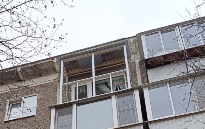 Французский балкон с крышей 1