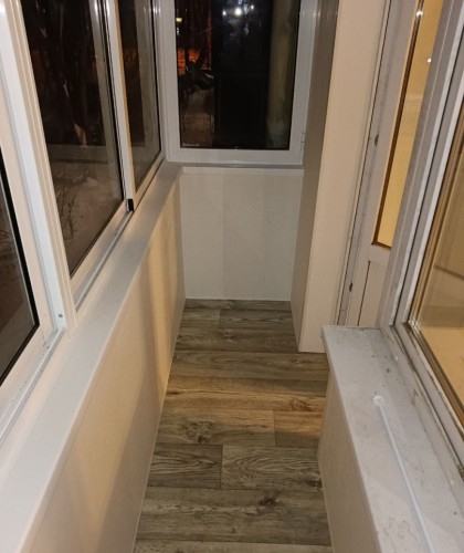 Холодное остекление и отделка балкона