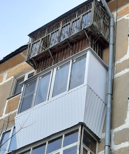 Холодный раздвижной балкон с обшивкой "под ключ"