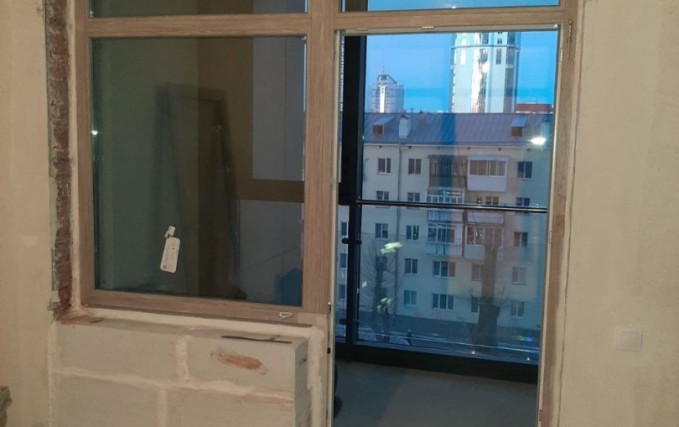 Балконный блок с ламинацией (антрацит и дуб)