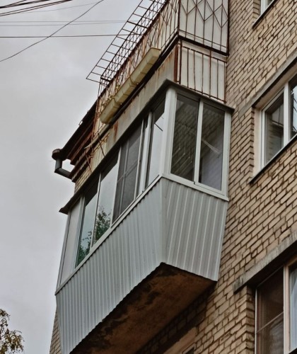 Установка легкого раздвижного балкона