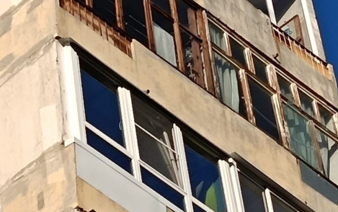Установка теплого балкона с солнцезащитой стекол 0