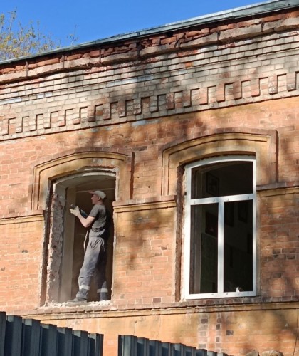 Монтаж арочных окон в доме-памятнике