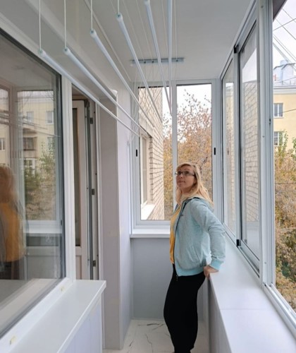 Установка легкого раздвижного балкона