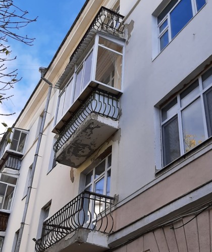 Остекление высокого балкона в историческом здании