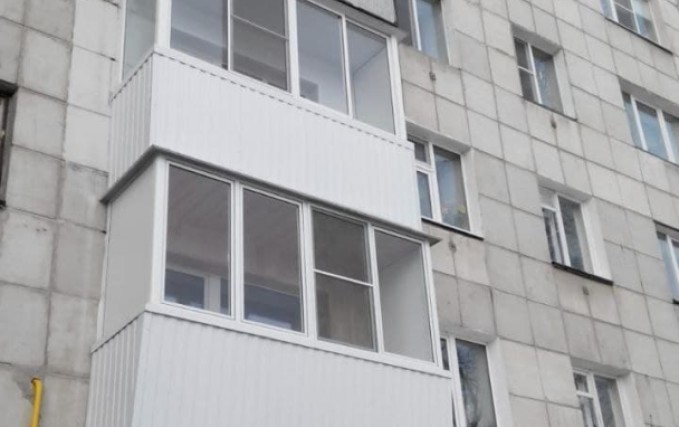 Остекление и отделка двух балконов 0