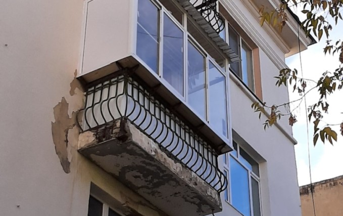 Алюминиевый раздвижной балкон в историческом здании 12