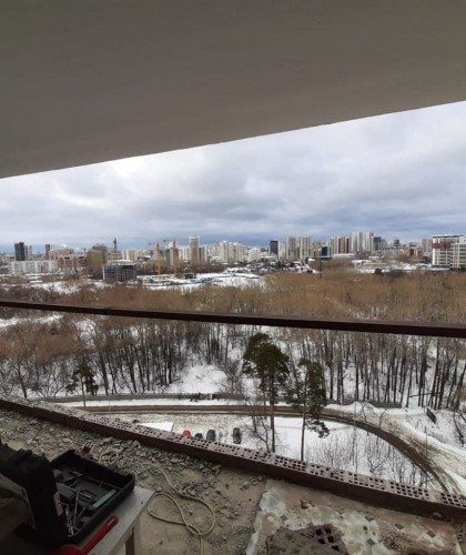 Сложный демонтаж парапета и замечательный монтаж панорамного остекления