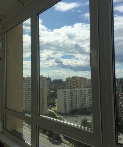 Остекление Г-образного балкона с ламинацией профиля