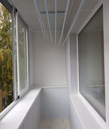 Установка легкого раздвижного балкона