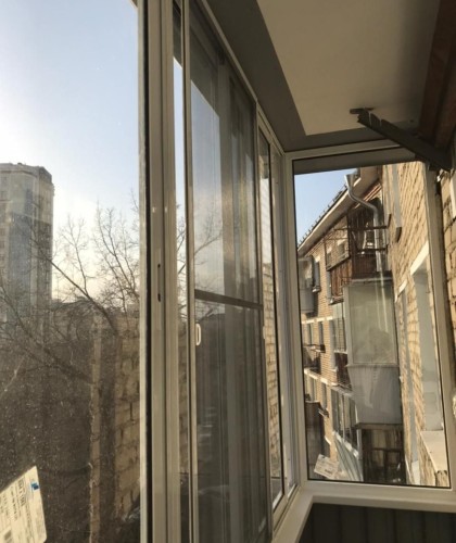 П-образный алюминиевый балкон