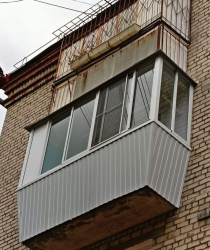 Установка легкого раздвижного балкона