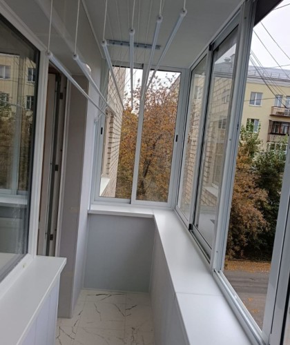 Установка легкого раздвижного балкона