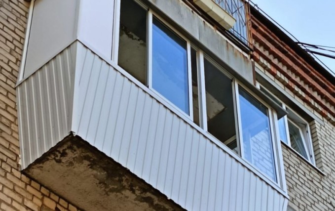 Установка легкого раздвижного балкона 6