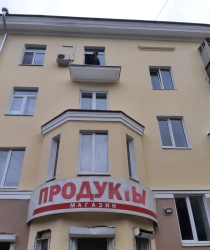 Французский алюминиевый балкон, с остеклением в пол