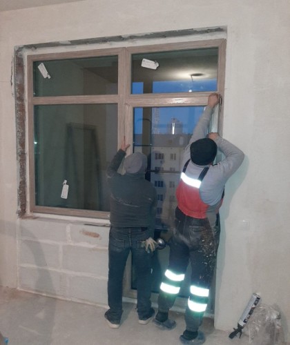 Балконный блок с ламинацией (антрацит и дуб)