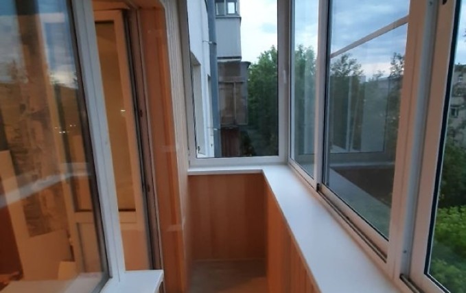 Легкий алюминиевый балкон. Раздвижная конструкция