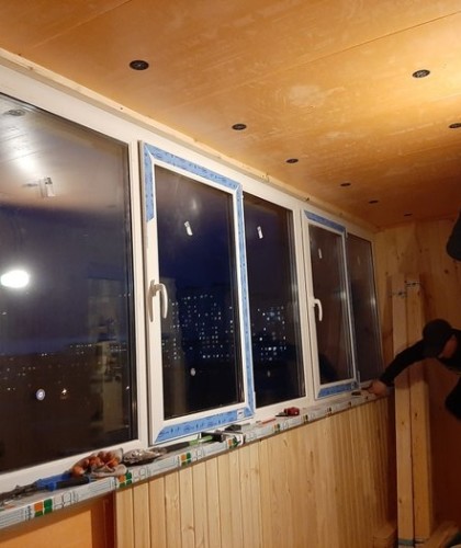 Остекление лоджии 5 метров, утепление, отделка, освещение