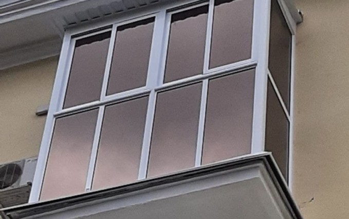 Французский алюминиевый балкон, с остеклением в пол