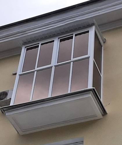 Французский алюминиевый балкон, с остеклением в пол