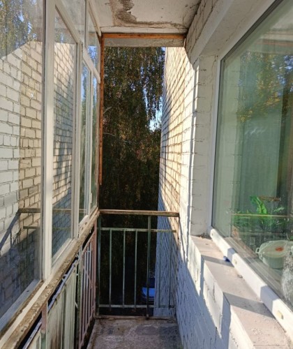 Установка легкого раздвижного балкона